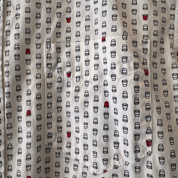 Solo cup short sleeved button down retrofit size men’s small shirt amazing !! - Picture 2 of 4